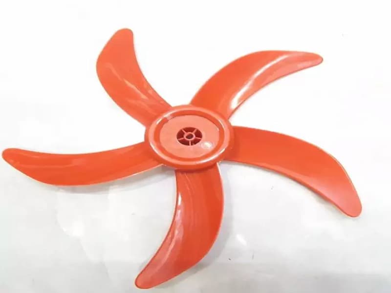 H2: Cánh quạt được làm từ chất liệu nhựa cao cấp, độ bền lớn.