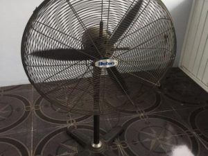 H2: Tra dầu còn để bảo vệ động cơ quạt tránh nóng máy hoặc cháy máy.